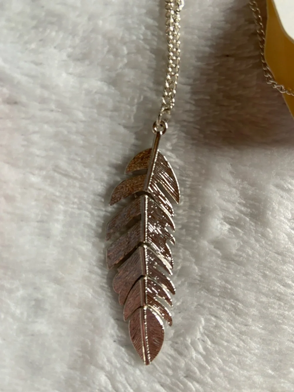 🏷️ BNWT Lauren Conrad 32” Silver Feather Pendant Necklace